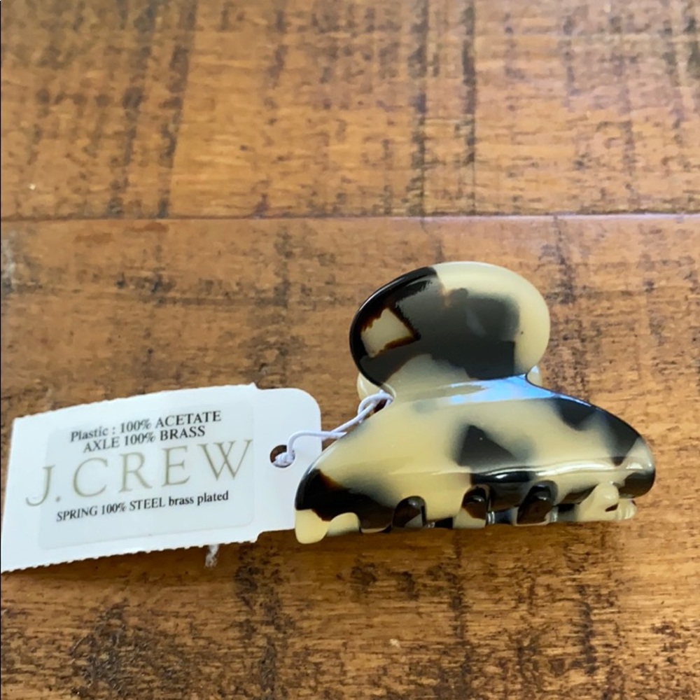 J. Crew Tortoise Hair Clips. Set of 2. - Picture 4 of 5